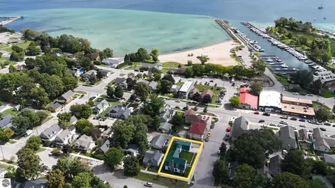 118 W Adams St, Suttons Bay, MI 49682