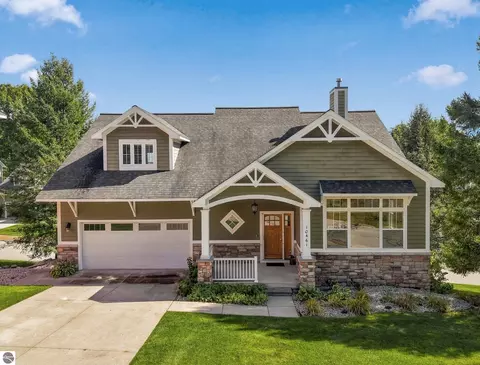10461 Waterford St, Traverse City, MI 49684
