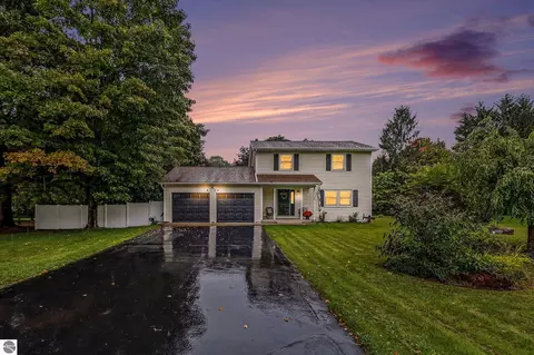 8124 S Shoreside Dr, Traverse City, MI 49684