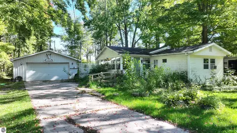 7659 Windoga Lake Dr, Weidman, MI 48893
