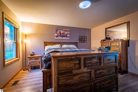 Bedroom - 11968 E Pickard Rd, Mount Pleasant, MI 48858 photo 1 of 8