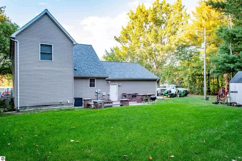 Exterior - 11968 E Pickard Rd, Mount Pleasant, MI 48858 photo 7 of 10