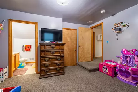 Bedroom - 11968 E Pickard Rd, Mount Pleasant, MI 48858 photo 4 of 8