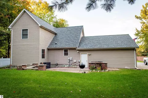 Exterior - 11968 E Pickard Rd, Mount Pleasant, MI 48858 photo 5 of 8