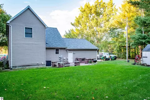 Exterior - 11968 E Pickard Rd, Mount Pleasant, MI 48858 photo 6 of 8