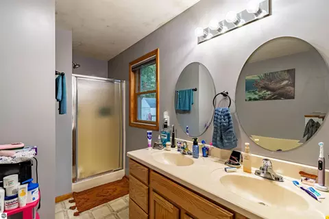 Bath - 11968 E Pickard Rd, Mount Pleasant, MI 48858 photo 1 of 6