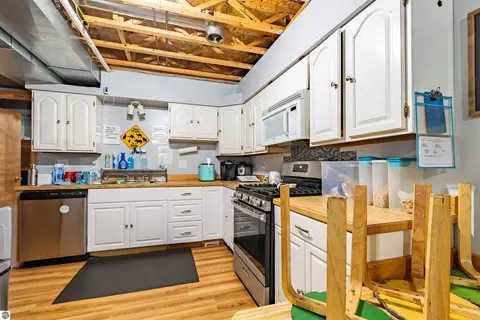 Kitchen - 11968 E Pickard Rd, Mount Pleasant, MI 48858 photo 5 of 5