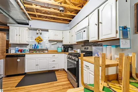 Kitchen - 11968 E Pickard Rd, Mount Pleasant, MI 48858 photo 5 of 5