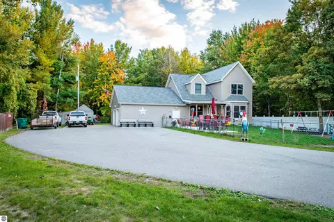Exterior - 11968 E Pickard Rd, Mount Pleasant, MI 48858 photo 4 of 10