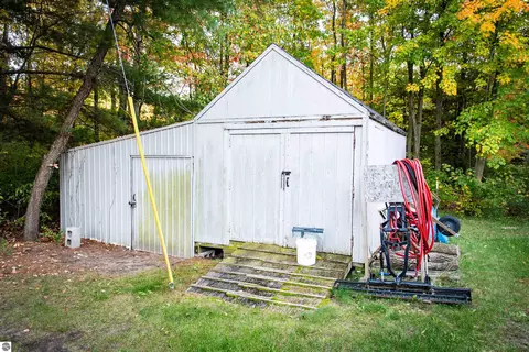 Exterior - 11968 E Pickard Rd, Mount Pleasant, MI 48858 photo 10 of 10