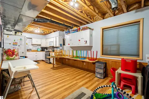 Kitchen - 11968 E Pickard Rd, Mount Pleasant, MI 48858 photo 3 of 5