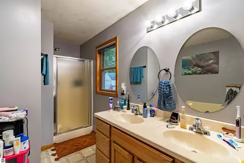 Bath - 11968 E Pickard Rd, Mount Pleasant, MI 48858 photo 1 of 6