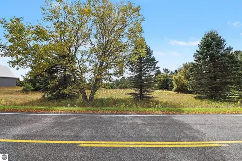 3 East 46 Road, Cadillac, MI 49601 photo 4