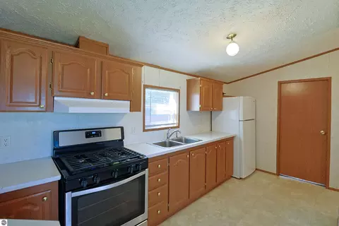 Kitchen - 6065 E Millbrook Rd, Mount Pleasant, MI 48858 photo 2 of 2