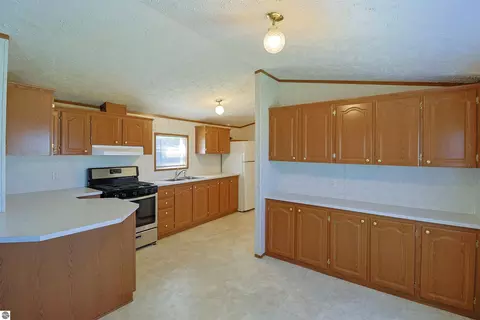 Kitchen - 6065 E Millbrook Rd, Mount Pleasant, MI 48858 photo 1 of 2