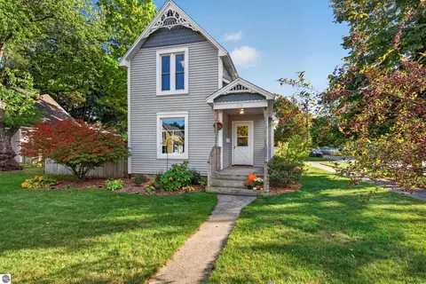 828 Eighth St, Traverse City, MI 49686