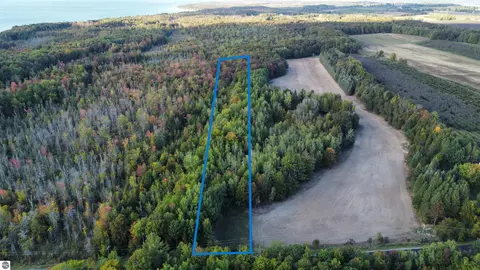 000 Odell Rd, Kewadin, MI 49648