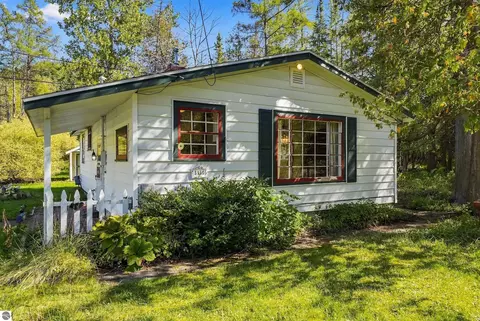 3150 N Four Mile Rd, Traverse City, MI 49686