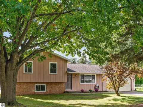 5949 Donna Ct, Traverse City, MI 49685