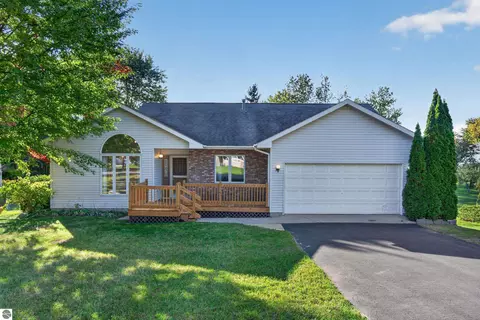 853 Meadow Dr, Traverse City, MI 49685
