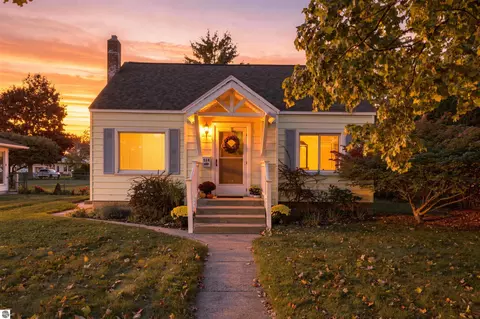 514 W Thirteenth St, Traverse City, MI 49684