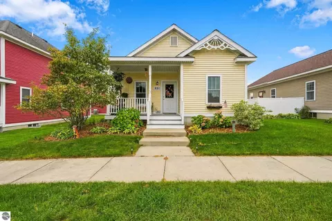 821 Traditions Dr, Traverse City, MI 49696