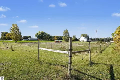 Exterior - 9682 S Wise Rd, Shepherd, MI 48883 photo 4 of 5