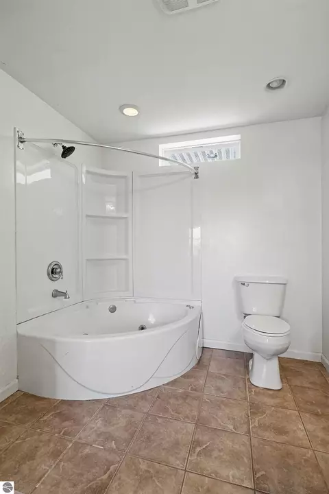 Bath - 9682 S Wise Rd, Shepherd, MI 48883 photo 3 of 3