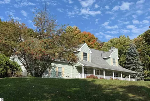 3215 Silver Farms Ln, Traverse City, MI 49684