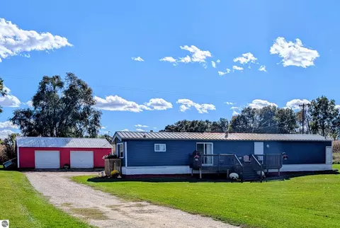 7675 W Madison Rd, Elwell, MI 48832