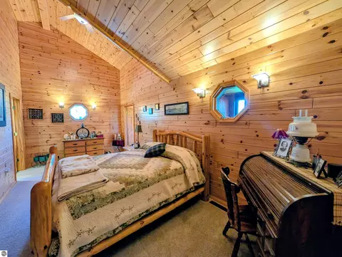 Bedroom - 2911 White Rd, Au Gres, MI 48703 photo 2 of 5