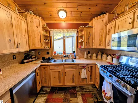 Kitchen - 2911 White Rd, Au Gres, MI 48703 photo 4 of 6