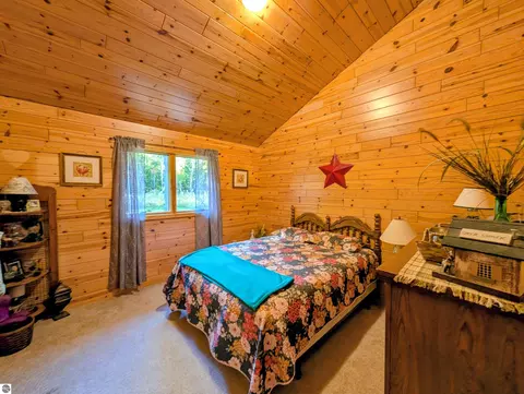 Bedroom - 2911 White Rd, Au Gres, MI 48703 photo 4 of 5