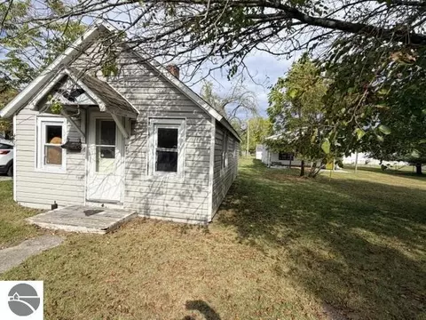406 Washington St, East Tawas, MI 48730