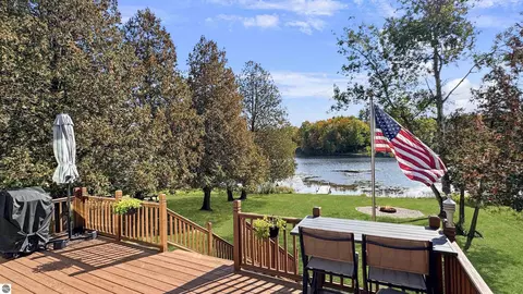 21279 Northcrest Dr, Tustin, MI 49688