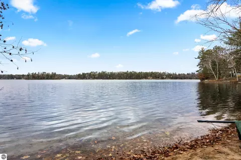 4411 Lakeview Trl, Traverse City, MI 49696