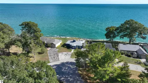 1122 Ottawas Ln, East Tawas, MI 48730