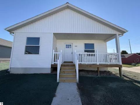 750 Ashland Dr, Traverse City, MI 49696