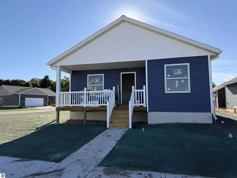 897 Sepia St, Traverse City, MI 49696