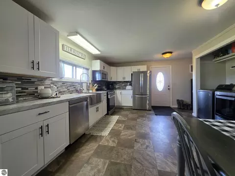 Kitchen - 9201 E Jerseyville St, Shepherd, MI 48883 photo 2 of 3