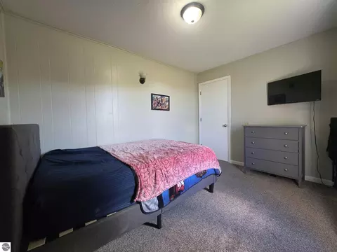 Bedroom - 9201 E Jerseyville St, Shepherd, MI 48883 photo 4 of 4