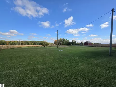 Exterior - 9201 E Jerseyville St, Shepherd, MI 48883 photo 5 of 8