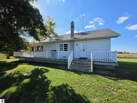 Exterior - 9201 E Jerseyville St, Shepherd, MI 48883 photo 4 of 8