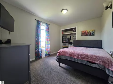 Bedroom - 9201 E Jerseyville St, Shepherd, MI 48883 photo 3 of 4