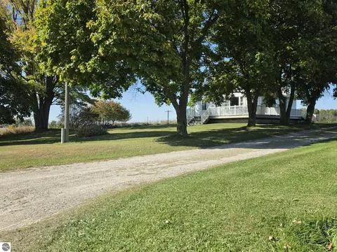 Exterior - 9201 E Jerseyville St, Shepherd, MI 48883 photo 7 of 8
