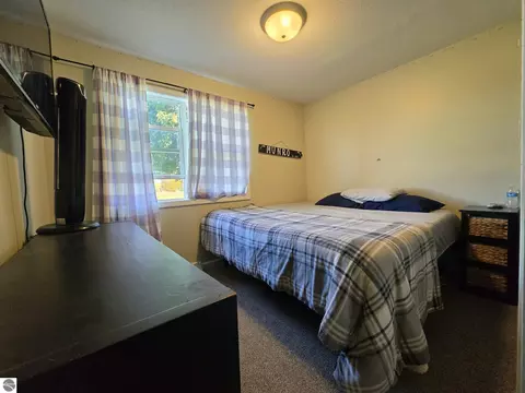 Bedroom - 9201 E Jerseyville St, Shepherd, MI 48883 photo 1 of 4