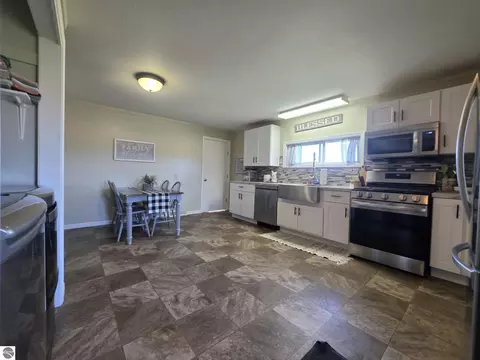 Kitchen - 9201 E Jerseyville St, Shepherd, MI 48883 photo 1 of 3