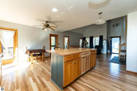 Kitchen - 9355 W Blanchard Rd, Blanchard, MI 49310 photo 7 of 7