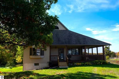 Exterior - 9355 W Blanchard Rd, Blanchard, MI 49310 photo 1 of 18