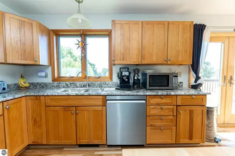 Kitchen - 9355 W Blanchard Rd, Blanchard, MI 49310 photo 4 of 7